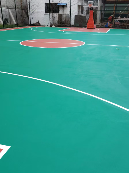 黔江 球场长期使用易出现地面开裂